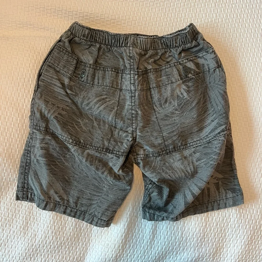 GAP Kids Boys Elastic Waist Gray Tropical Print Trek Shorts Size M (8)